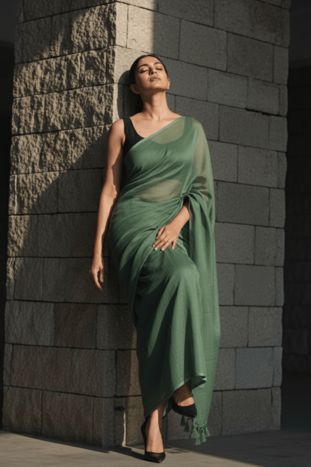 Dark Grace | Handloom Mul Cotton | Indidha Saree