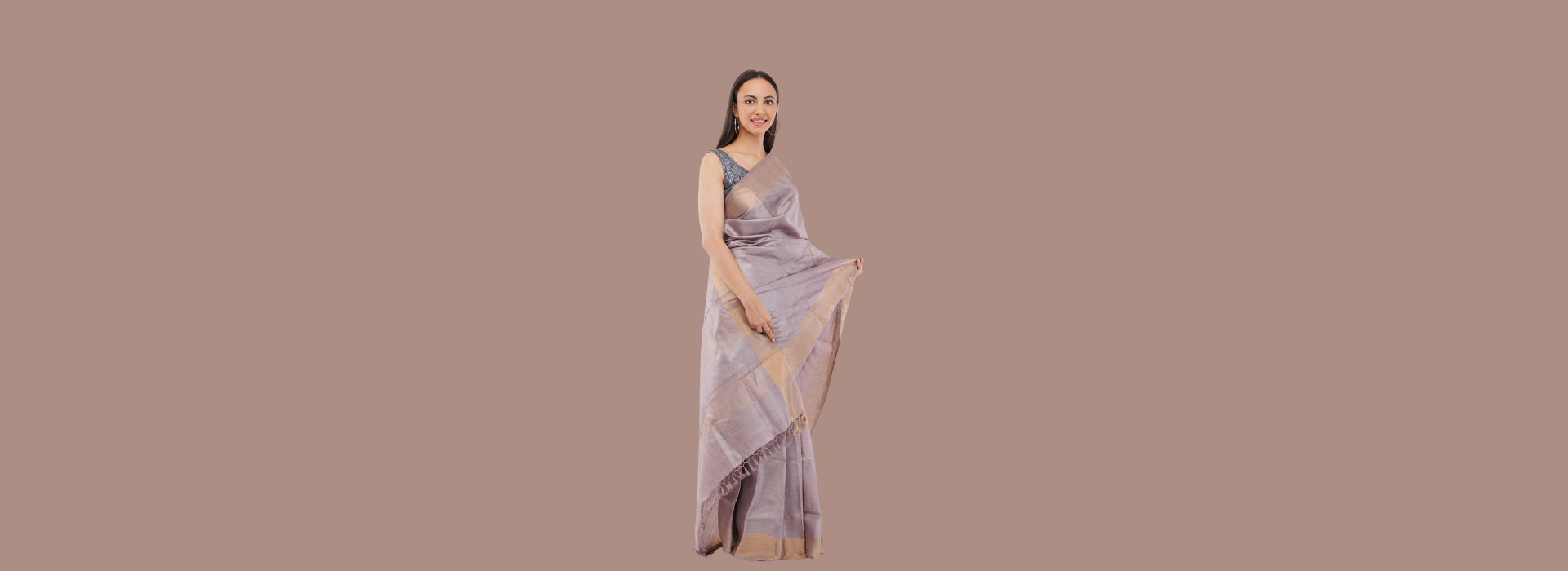 Best Accessories to Pair with Traditional Sarees.