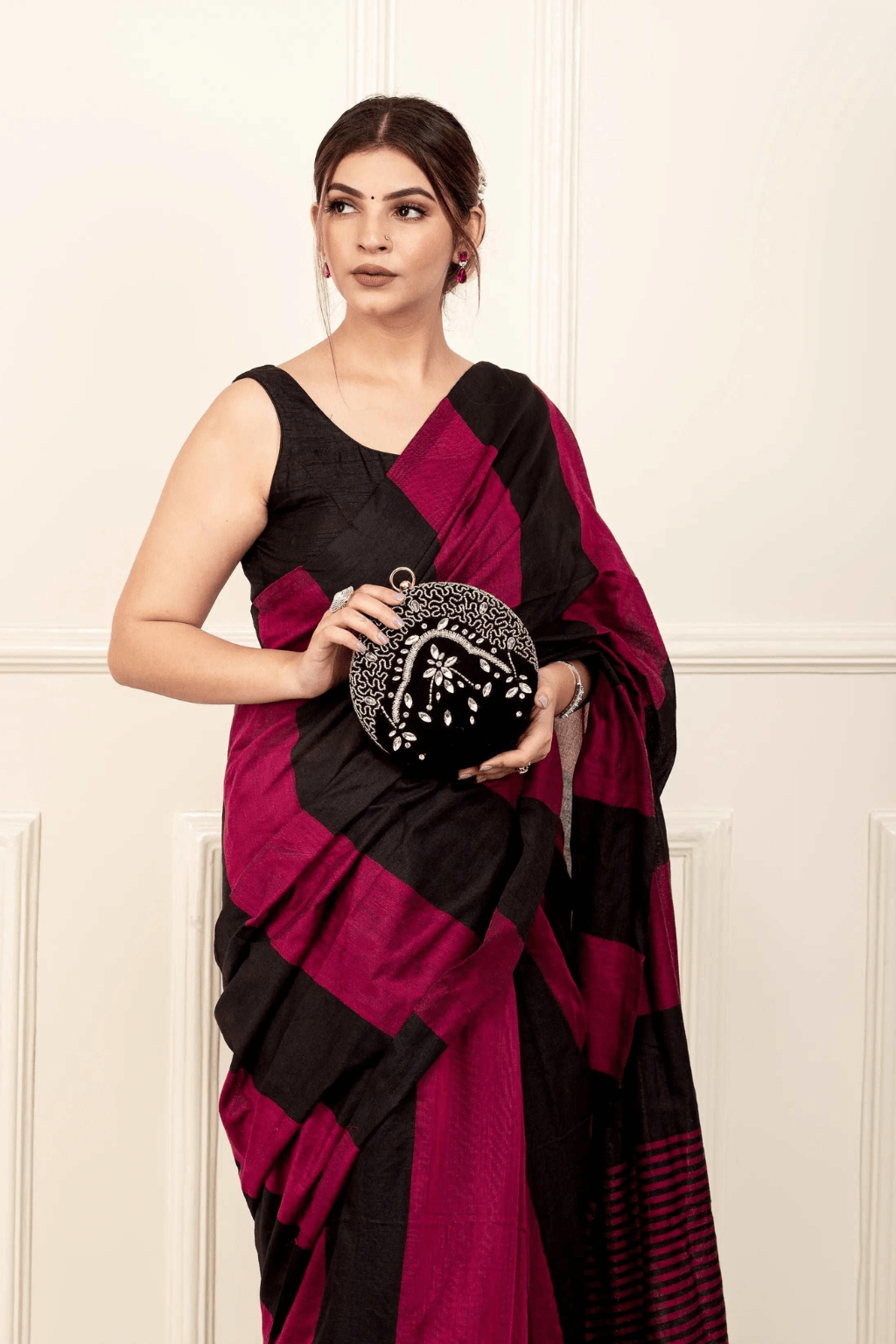 BARISH BAG | Cotton | Indidha Saree -  Barish Baag Maroon & Black Cotton Saree | Buy Handwoven Saree Online – Indidha  Shop the Barish Baag saree – a bold maroon and black khadi cotton saree that blends tradition with modern edge. Lightweight, breathable & handwoven with love at Indidha.